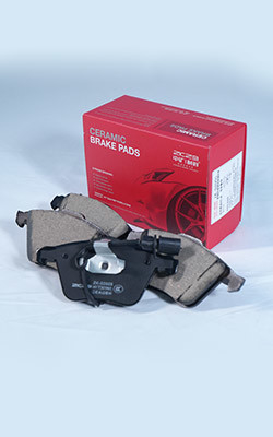 Ceramic Brake Pad Set With Wear Sensor For Audi A4 A5 Q5