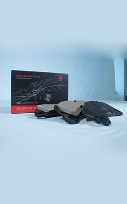 Pedaços de freio dianteiros de cerâmica Porsche com hardware