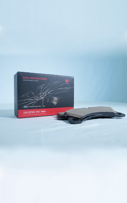 Fácil de instalar Good Ceramic Disc Brake Pad Set Para Automóveis Substituição Performance Boost